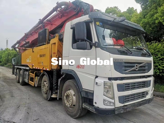 Camión usado rojo de la bomba concreta con la sección los 56m/6 del chasis de Volve